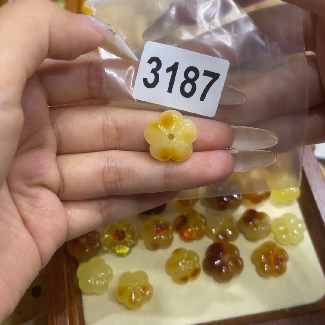 琥珀未镶嵌珠宝奇石