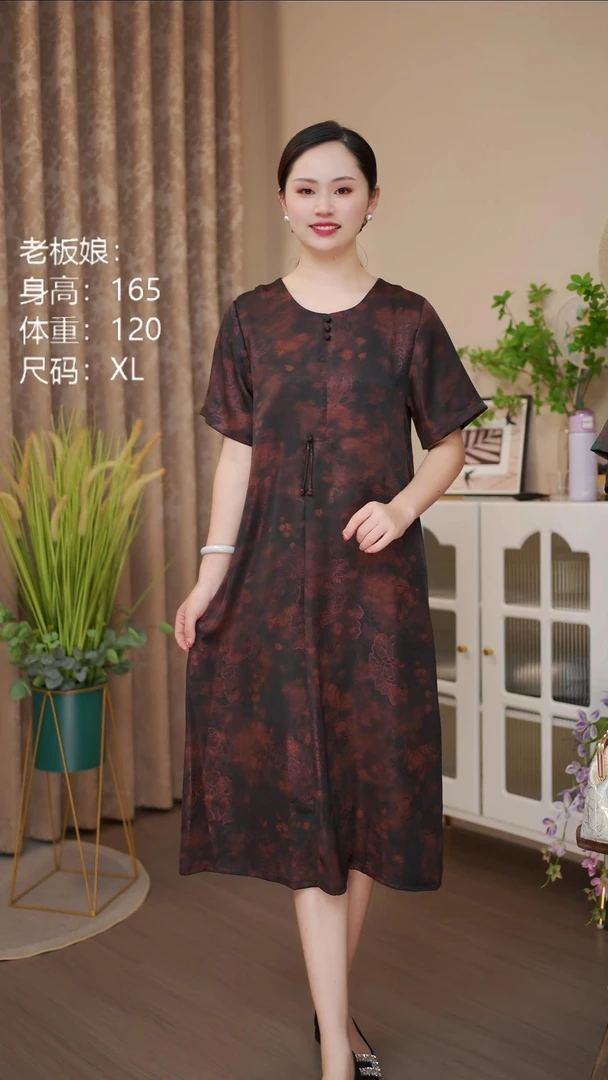 2025夏季丝绸缎面新中式大码加大洋气妈妈装连衣裙显瘦中老年9885
