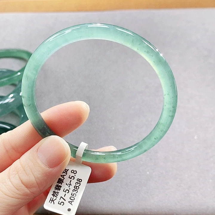 翡翠未镶嵌手镯（圆镯）