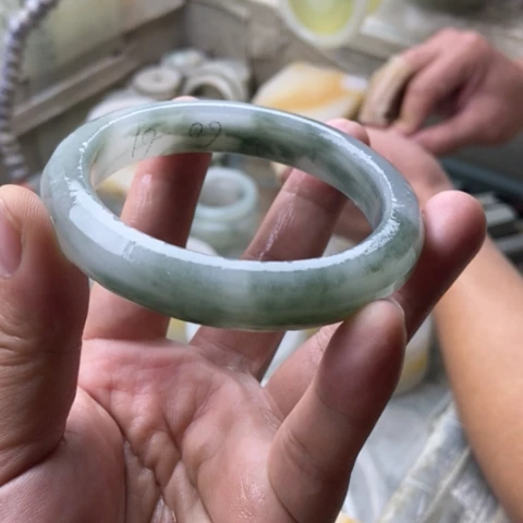 春***天石英质玉（金丝玉）未镶嵌手镯加工定制