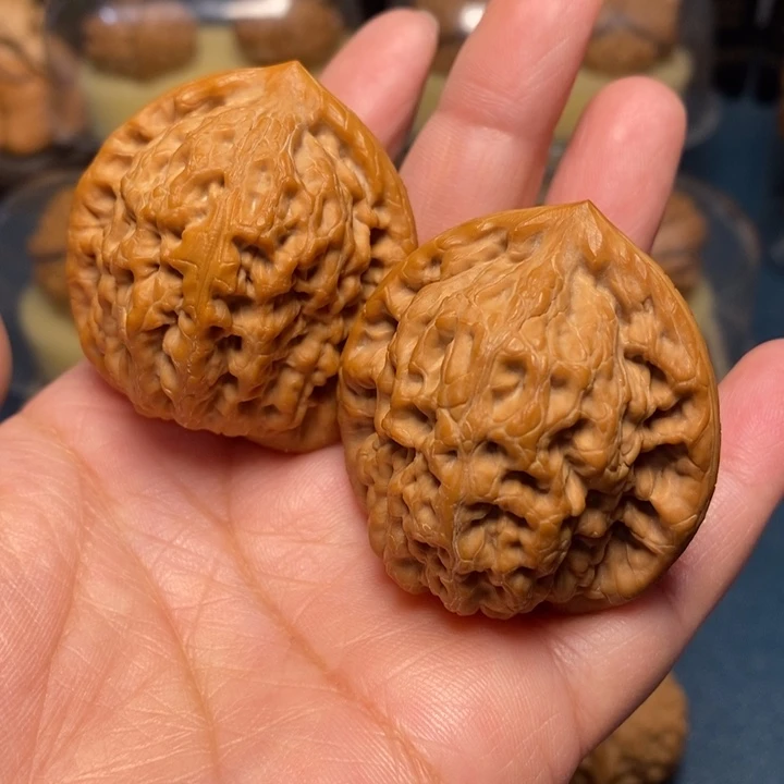 【闪购商品】文玩核桃把件金公子