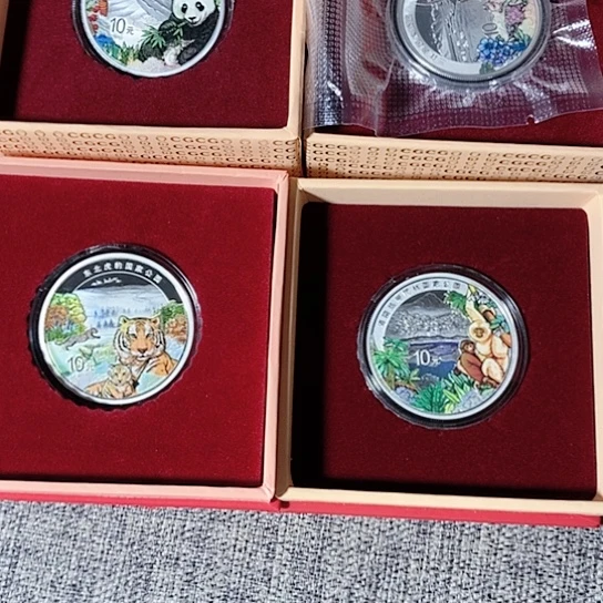 纯银用****8原盒证四大公园银币各一枚如图