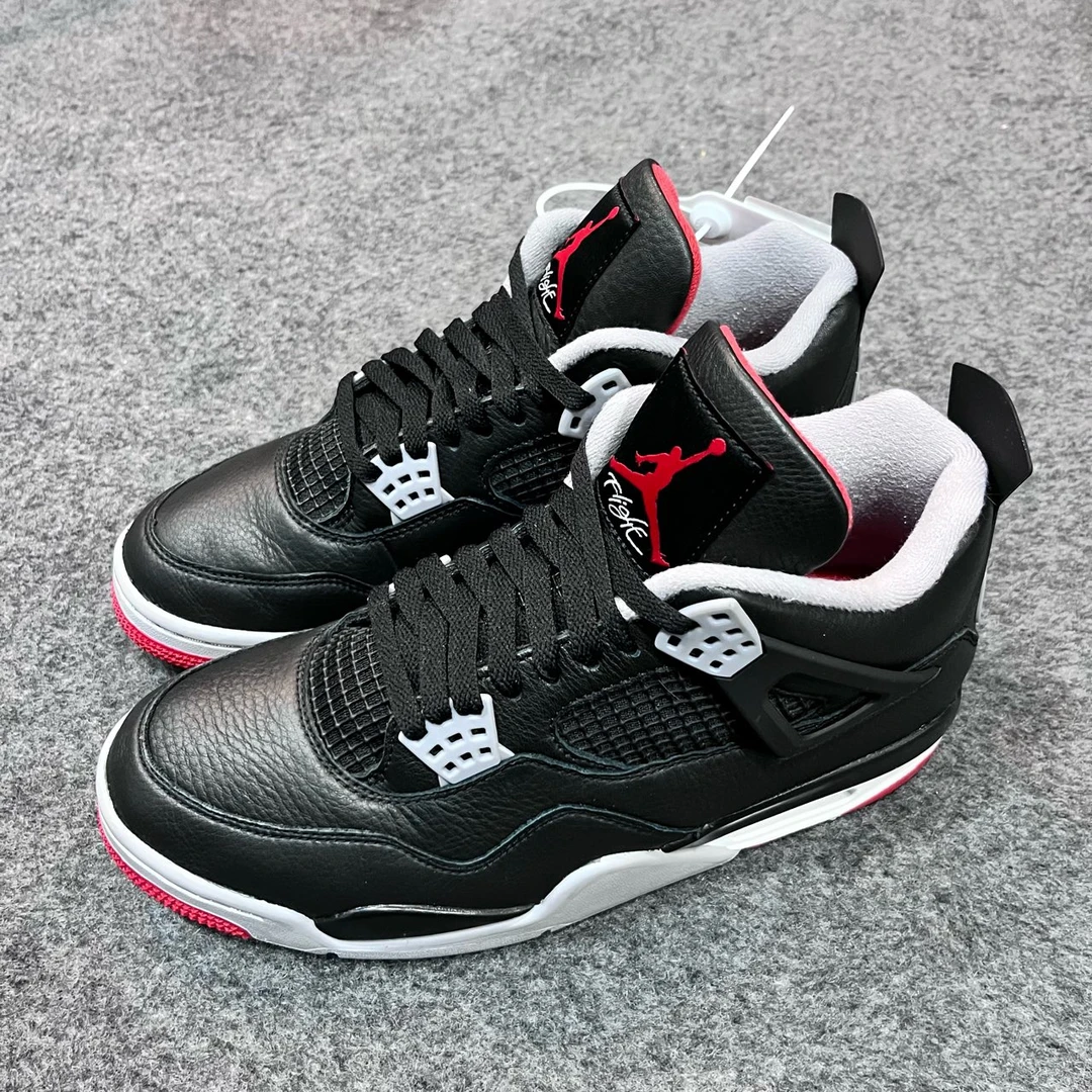 95新 MM6 AJ4黑红 43码 YY0407