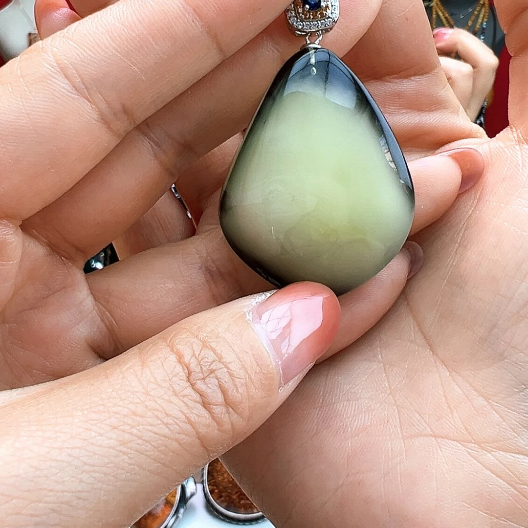 琥珀手镯未镶嵌吊坠