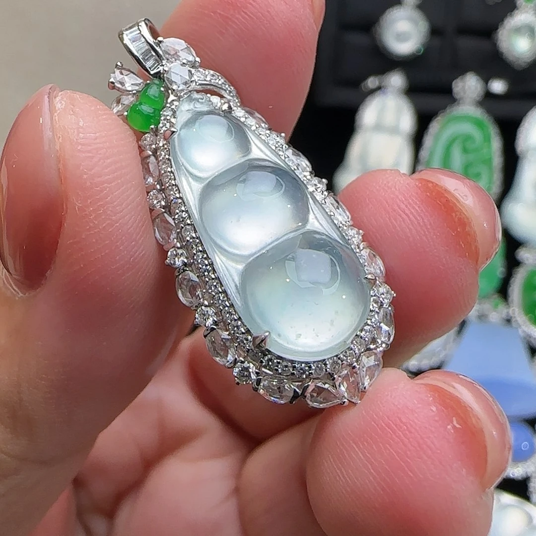 翡翠18K金镶嵌颈饰天然翡翠