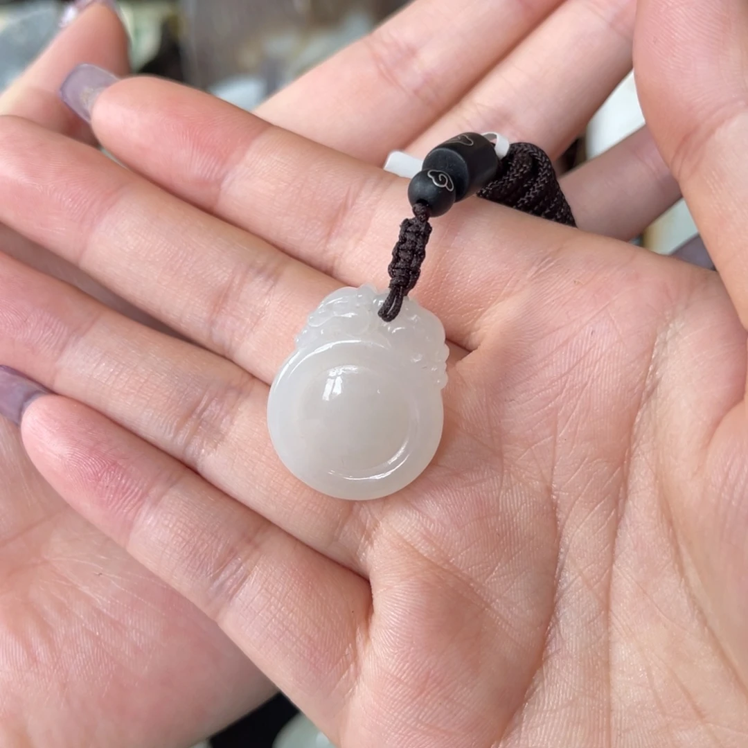 颈饰未镶嵌和田玉（白玉）天泰白玉如意牌