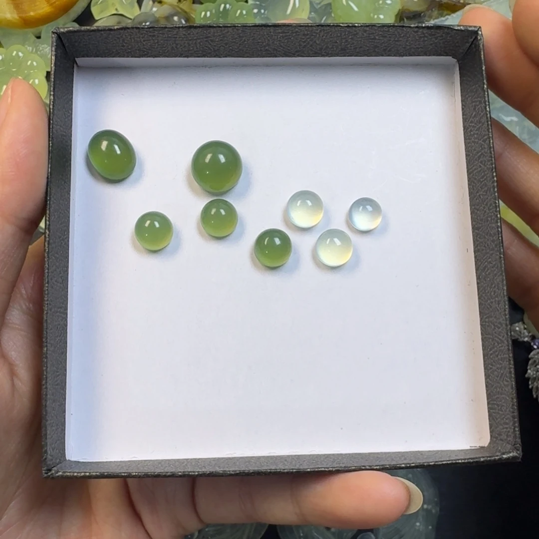 林***起蛇纹石玉未镶嵌蛋面