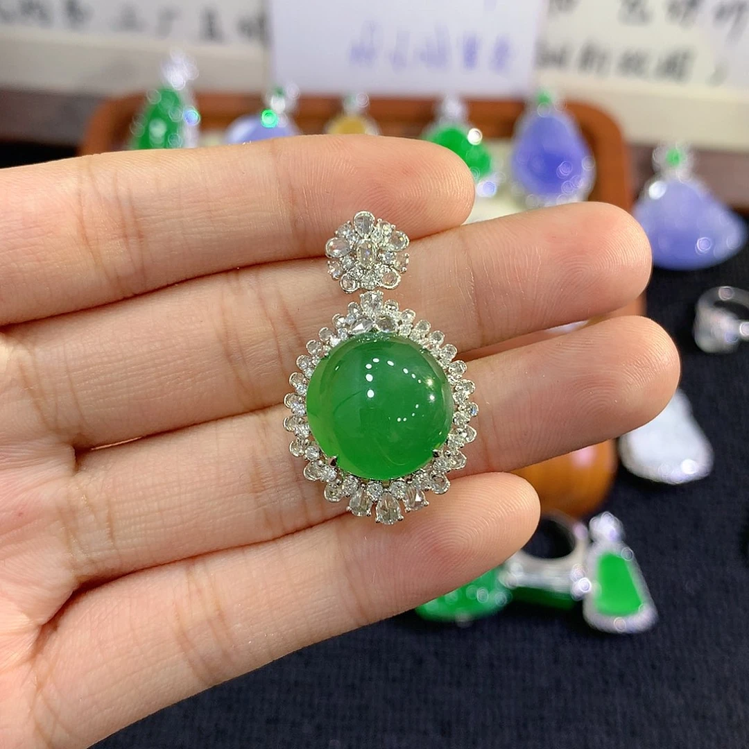 【闪购商品】吊坠(不含链)18K金镶嵌翡翠蛋面