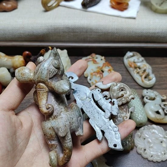 祁***山和田玉未镶嵌挂件