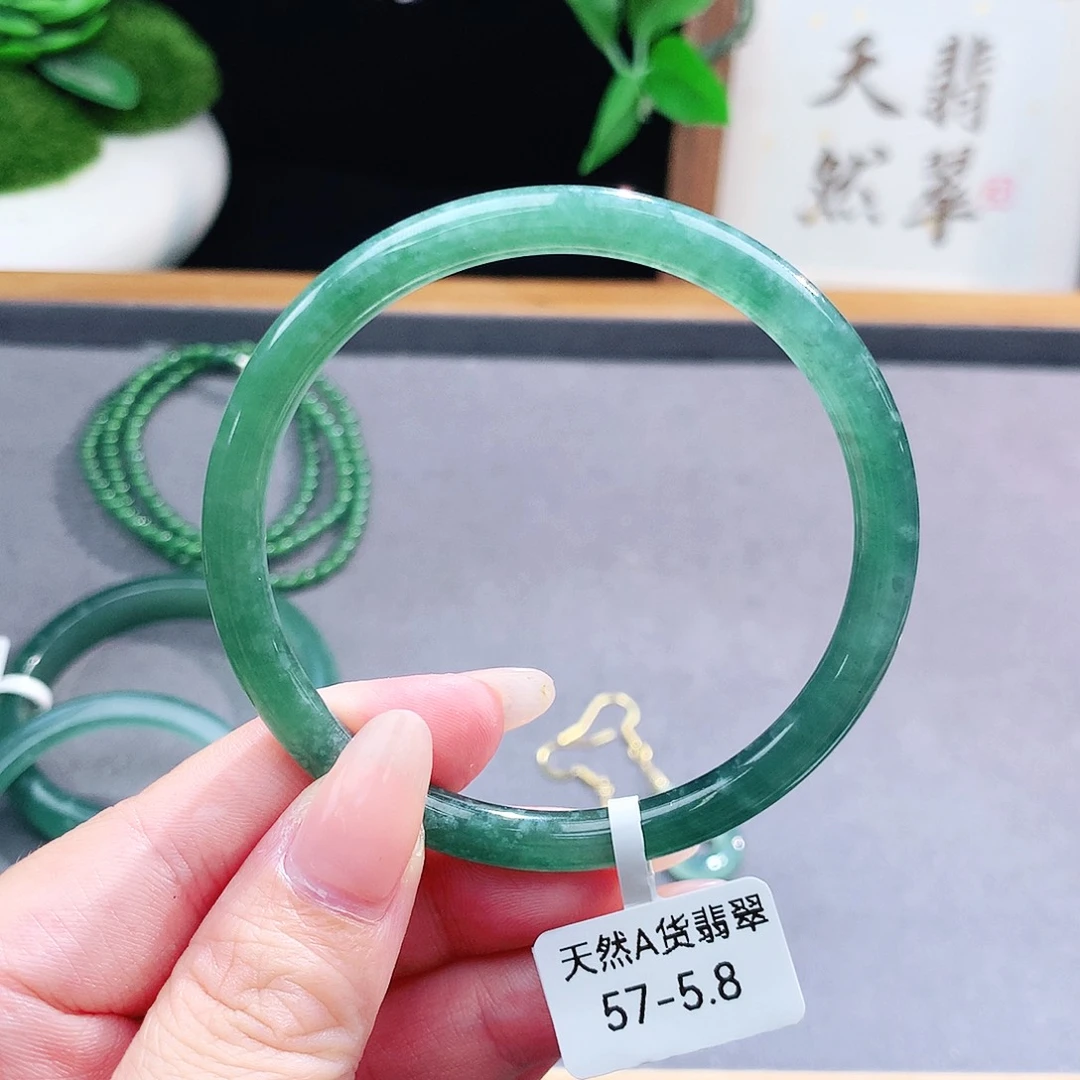 翡翠手镯（圆镯）未镶嵌
