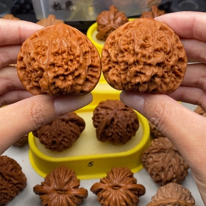 文玩核桃吊坠官帽50