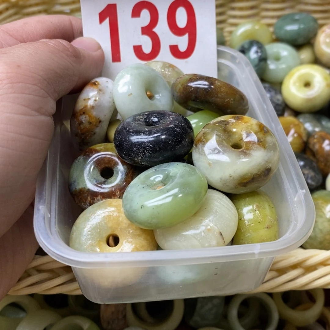 蛇纹石玉挂坠未镶嵌