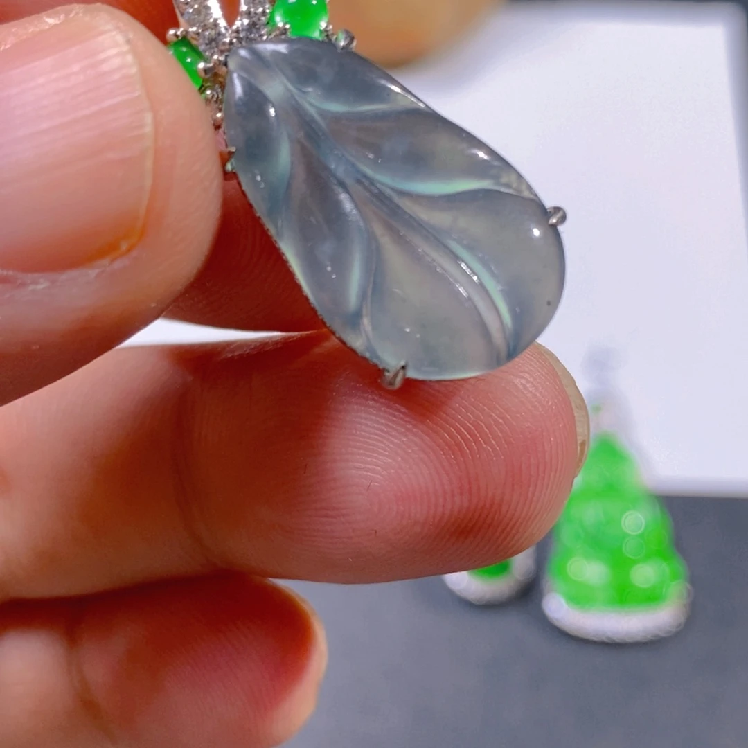 翡翠未镶嵌颈饰