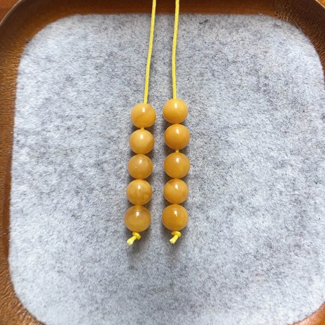 蜜蜡裸石未镶嵌少*配饰穿一起