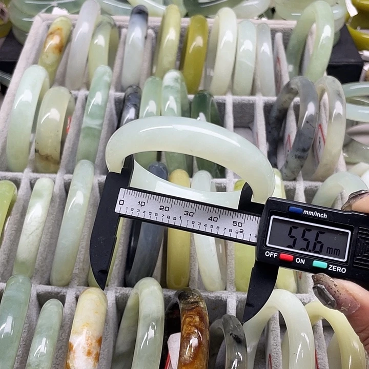 蛇纹石玉未镶嵌手镯93