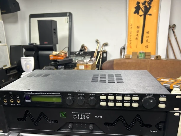 功放机一台，效果器一台，不包邮