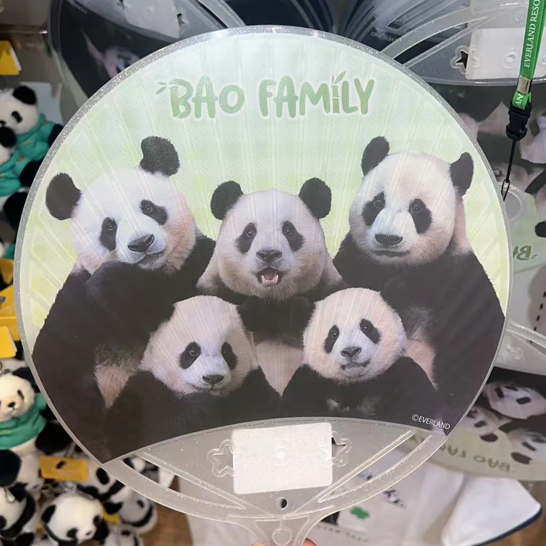 爱宝乐园采购福宝一家塑料扇子便携简约女生圆形