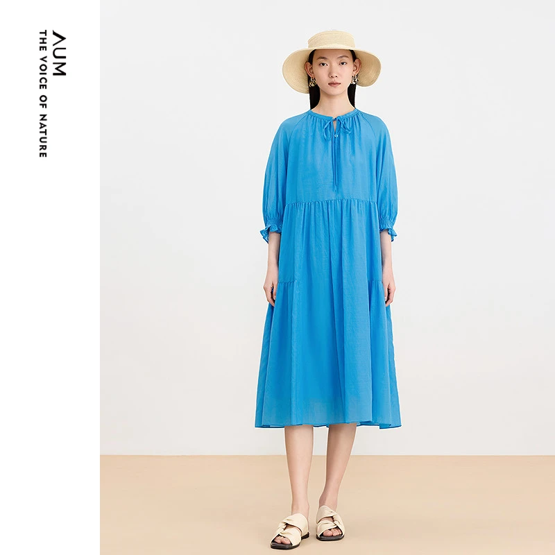 AUM/噢姆气质休闲优雅蓝色娃娃裙打揽碎褶中长款连衣裙M1EG25296