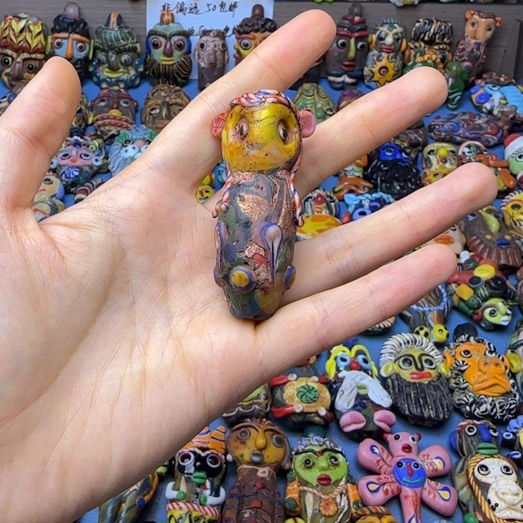 琉璃非金属玻璃颈饰精灵娃一个