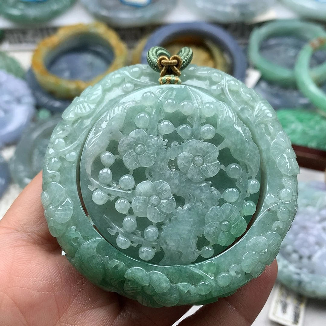 ﹏***。翡翠未镶嵌手镯复古风格