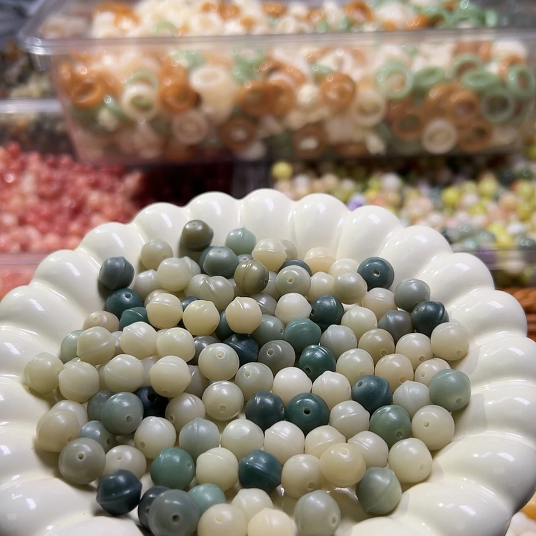 白玉菩提吊坠卡10绿蜜罐40颗