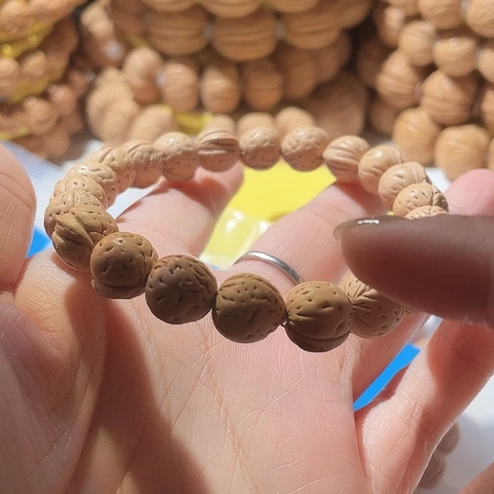 桃核吊坠桃核手串野生。 11