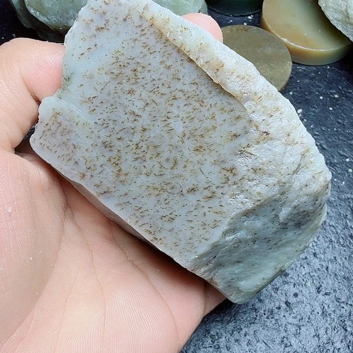 和田玉（糖玉）未镶嵌珠宝奇石