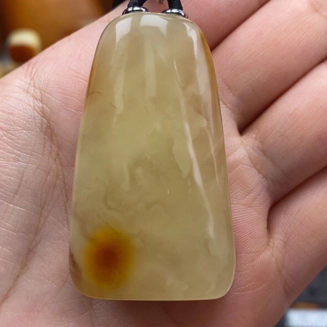 琥珀吊坠(赠链)未镶嵌