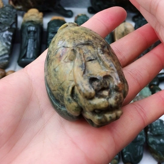 未镶嵌岫岩河磨玉（透闪石质玉）把件
