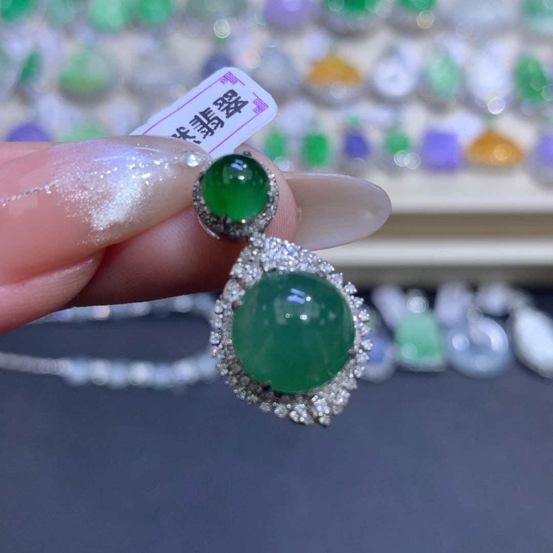 翡翠18K金镶嵌颈饰翡翠