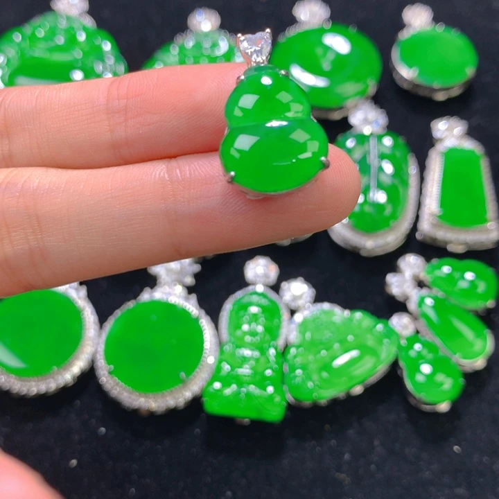 翡翠银S925镶嵌颈饰一个