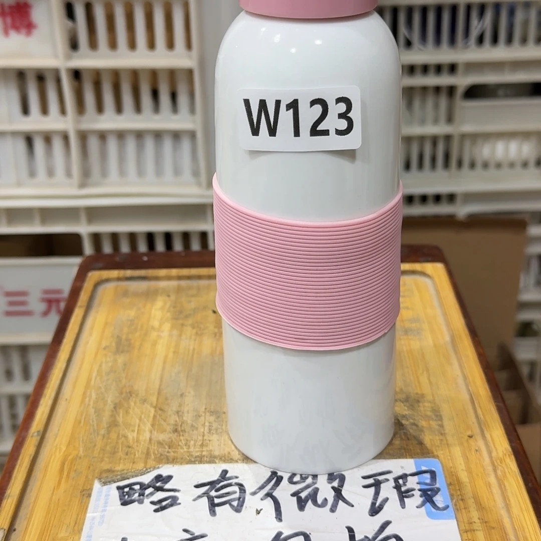 微瑕疵介意勿拍陶瓷器皿H714