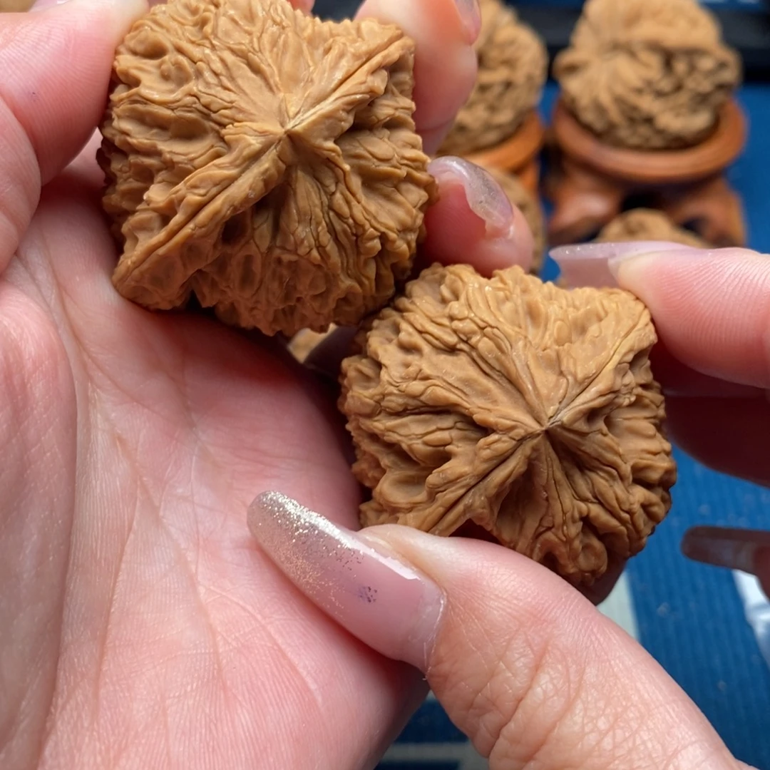 轻***过文玩核桃吊坠南疆