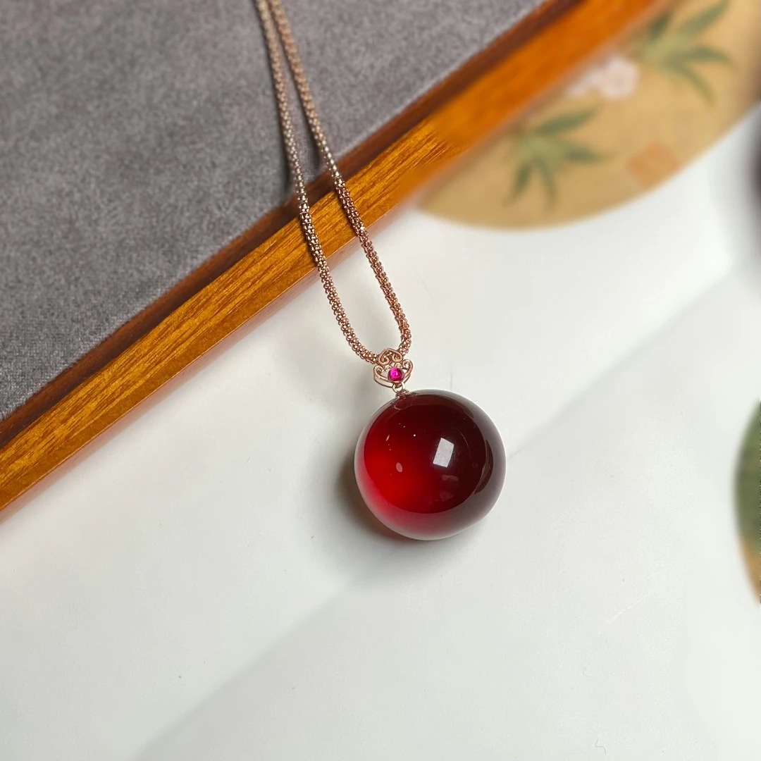天然原矿血珀18K金镶嵌扣头大单珠吊坠简约百搭冰红中国红女款