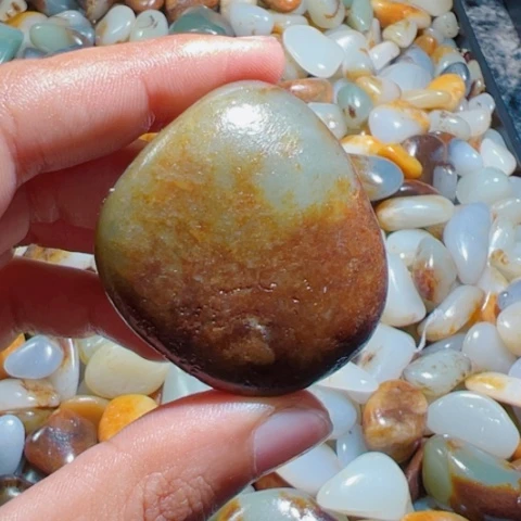 和田玉未镶嵌珠宝奇石53.6克