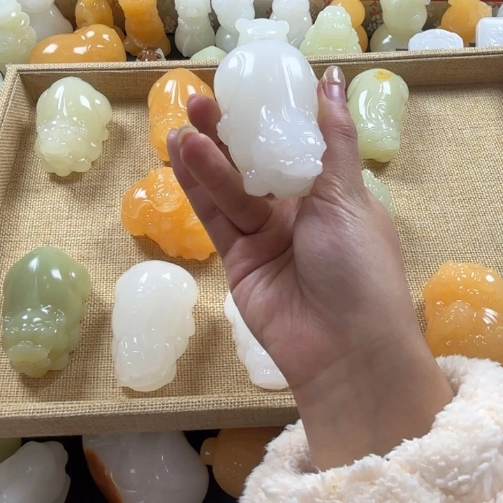 邹***山石材昆仑山脉白色貔貅