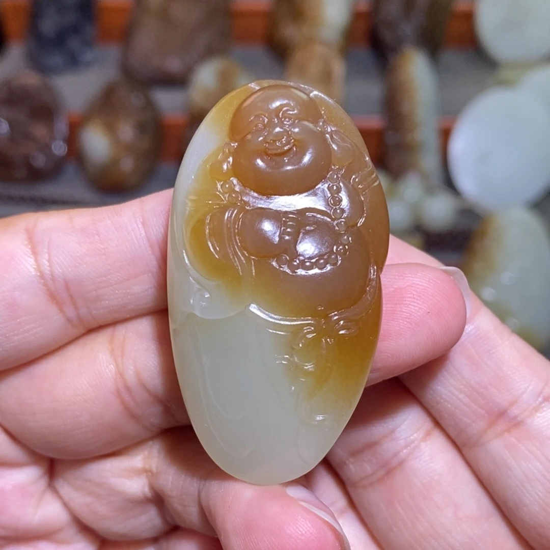 颈饰未镶嵌和田玉（糖玉）开心佛