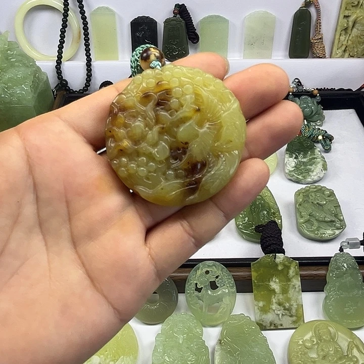 岫玉未镶嵌吊坠(赠链)