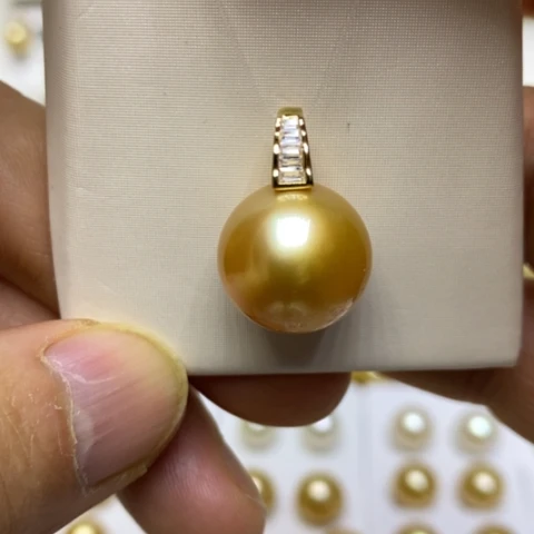 颈饰海水珍珠18K金镶嵌