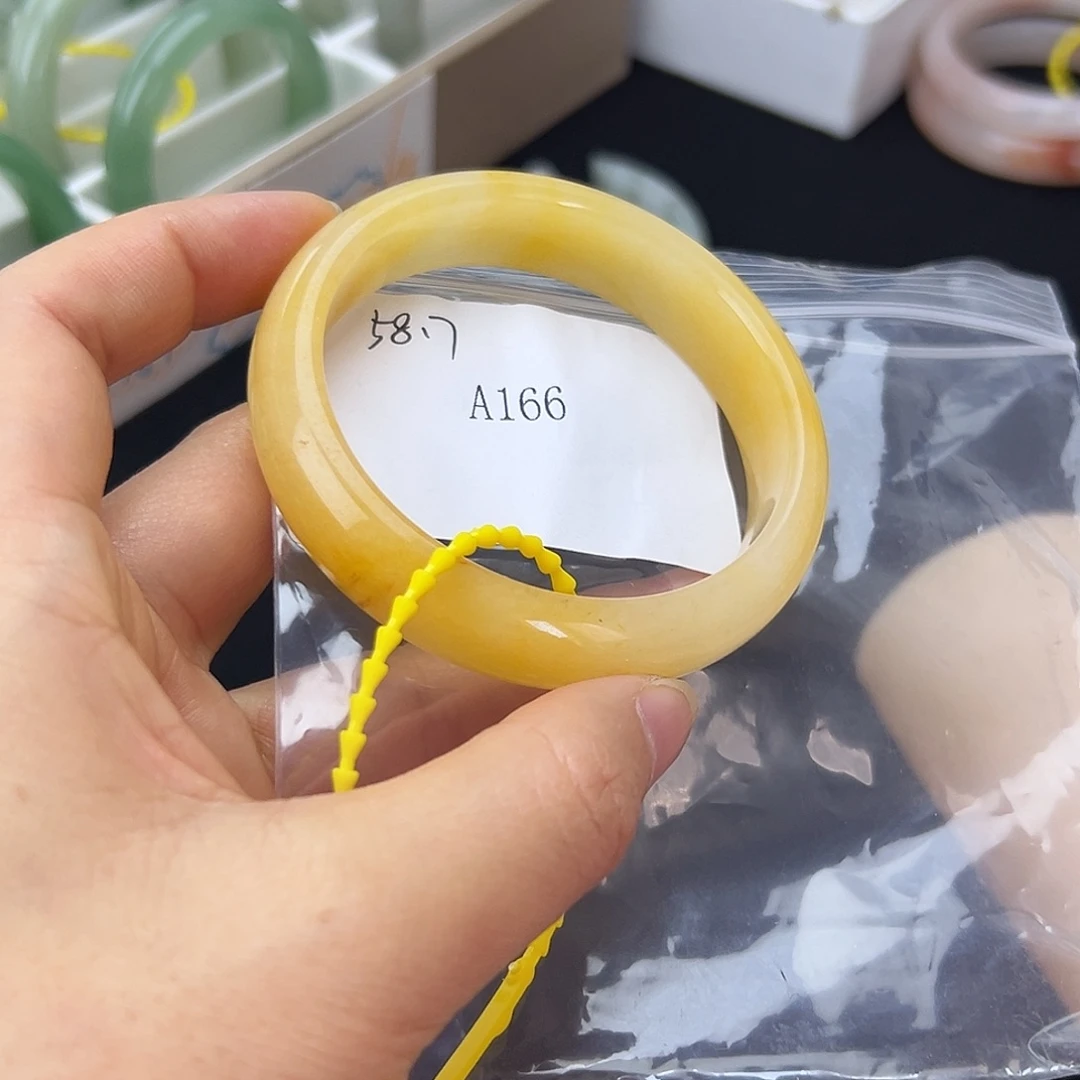 石英质玉未镶嵌手镯