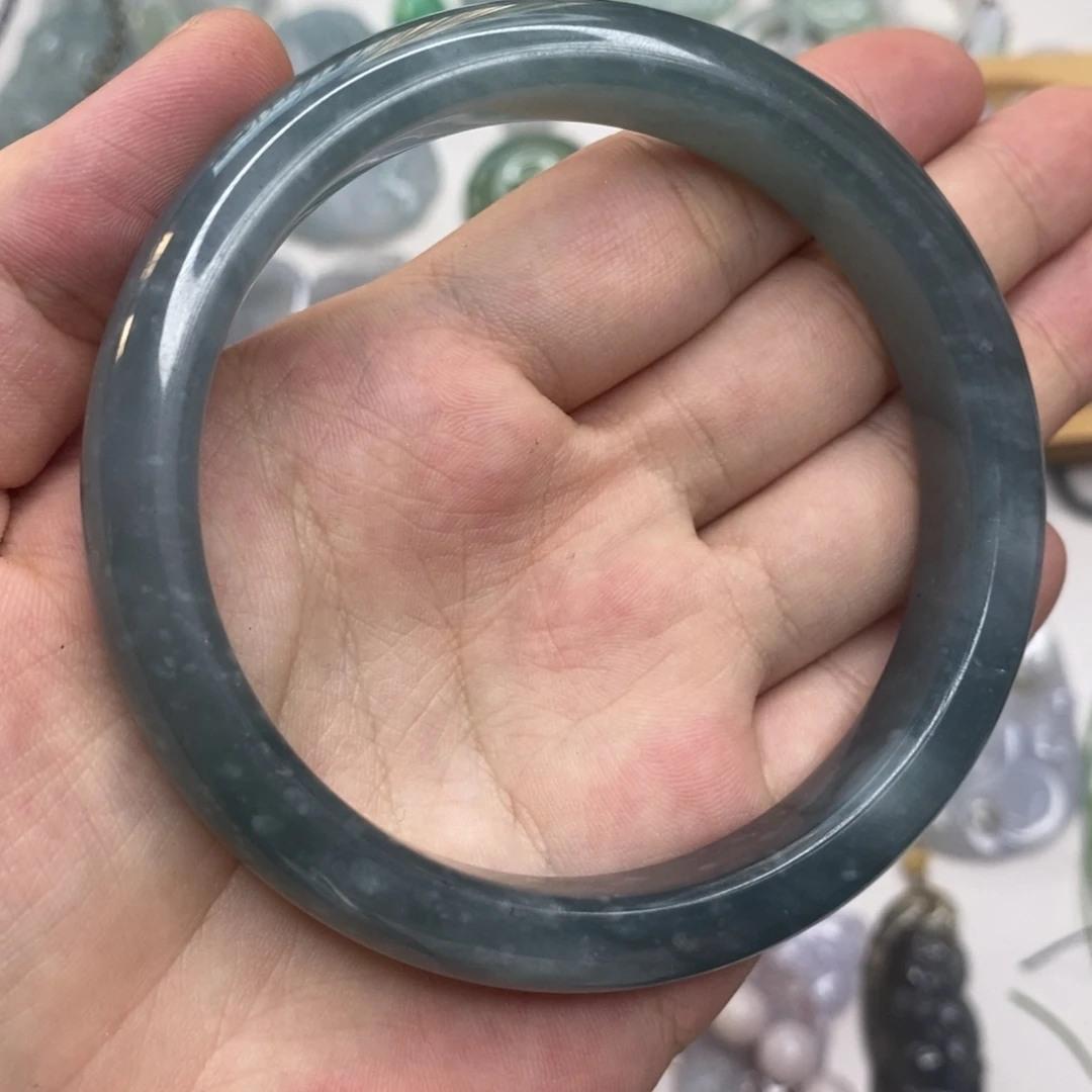 颈饰未镶嵌翡翠手镯