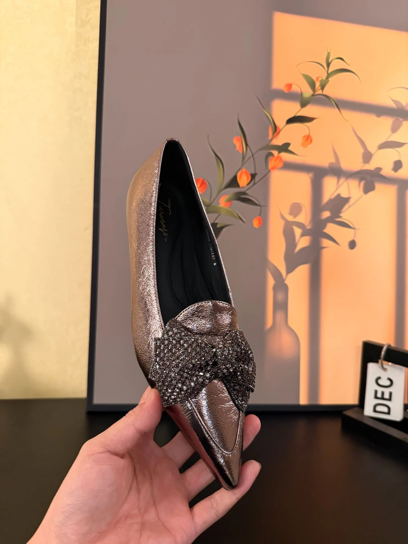 小卿~牛皮3公分/尖头气质女人味真皮单鞋282