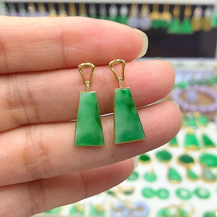 翡翠18K金镶嵌耳饰