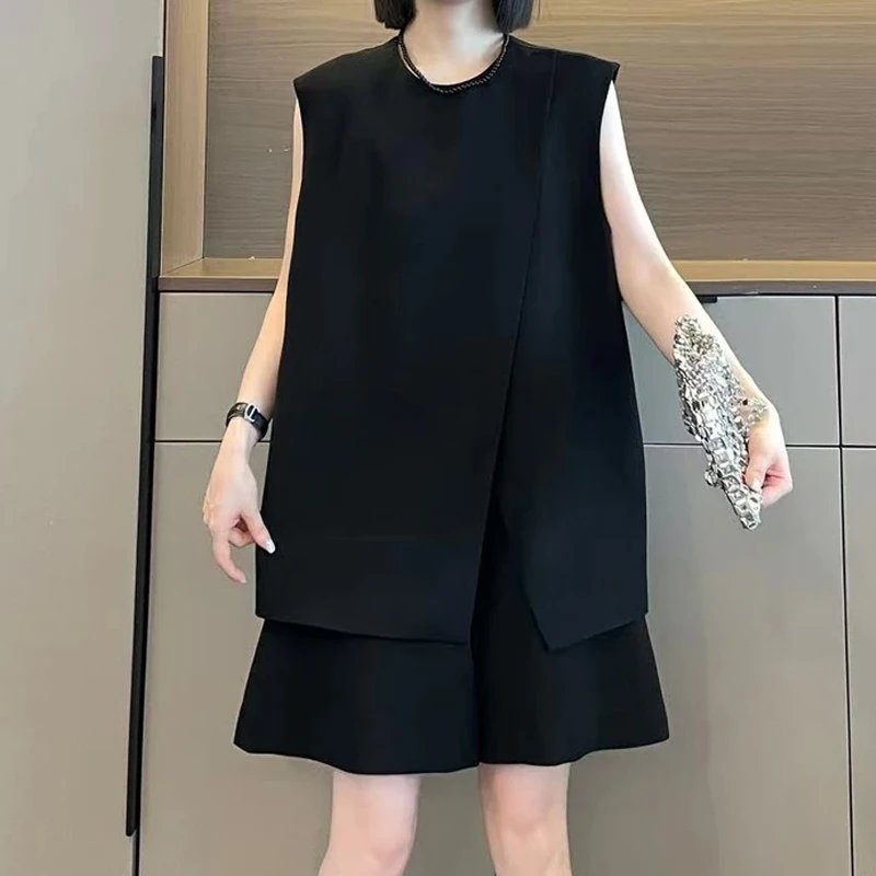 2025年不规则开叉上衣+短裤套装时尚夏季新款两件套