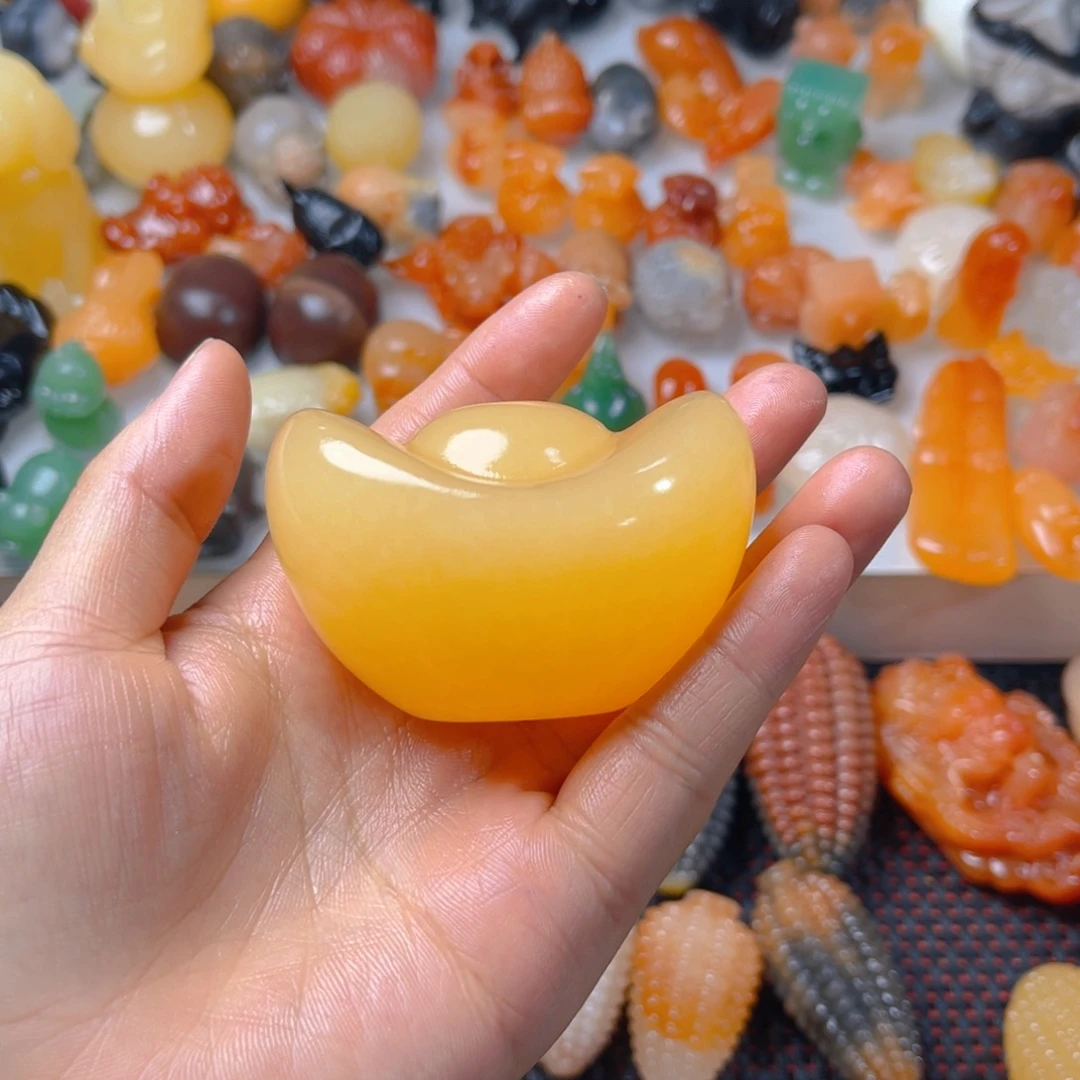 6***顺石英质玉（金丝玉）未镶嵌颈饰