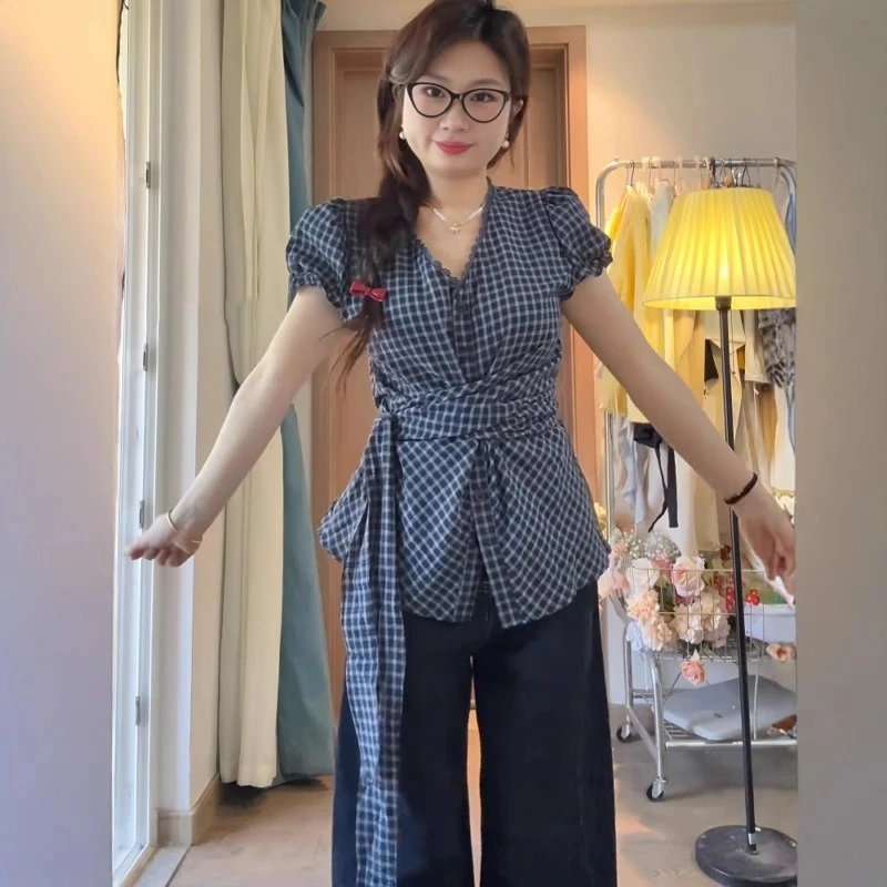 大码复古格纹蕾丝边v领短袖衬衫女夏季新款胖mm显瘦绑带掐腰上衣