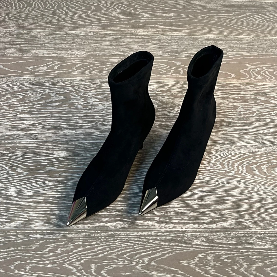 7CM弹力绒面尖头高跟金属头复古显瘦弹力短靴秋冬女时装靴短筒