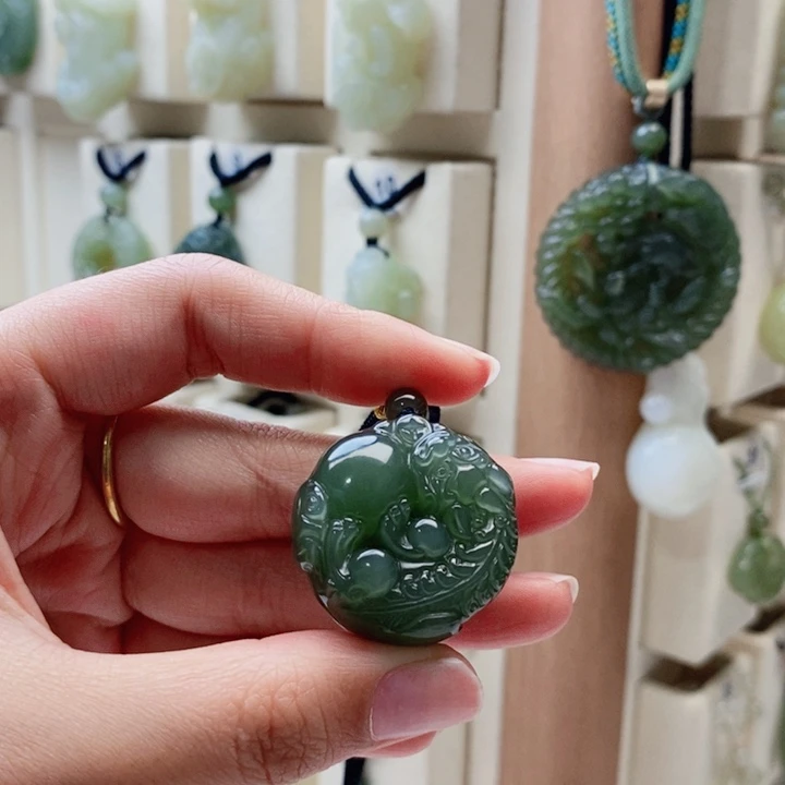 发***3和田玉未镶嵌颈饰