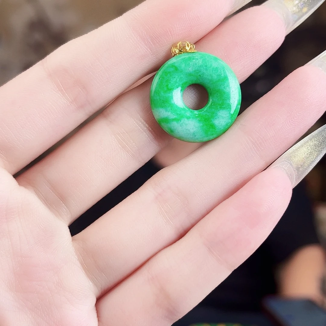 翡翠18K金镶嵌颈饰吊坠