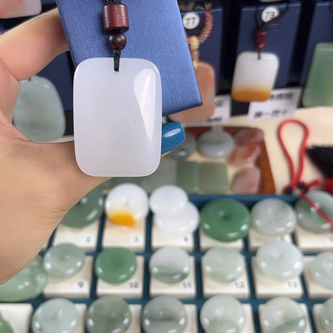 石英质玉未镶嵌吊坠(赠链)